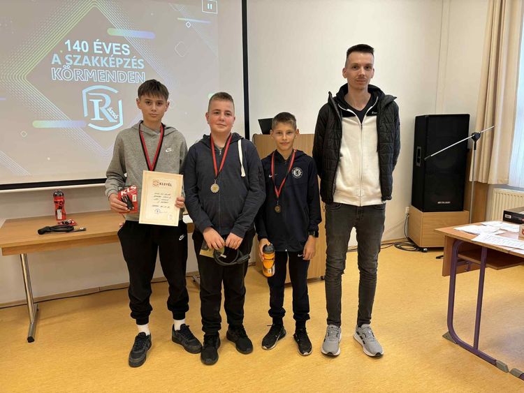 KÖZLEKEDÉSBIZTONSÁGI VERSENY A RÁZSÓBAN