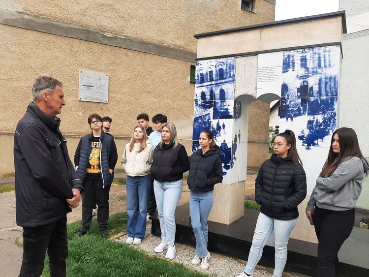 Április 16. – A holokauszt magyarországi áldozatainak emléknapja