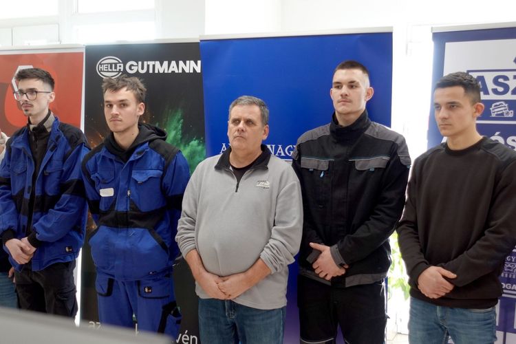 ÜGYESEN SZEREPELTEK GÉPJÁRMŰ MECHATRONIKAI TECHNIKUS TANULÓINK 